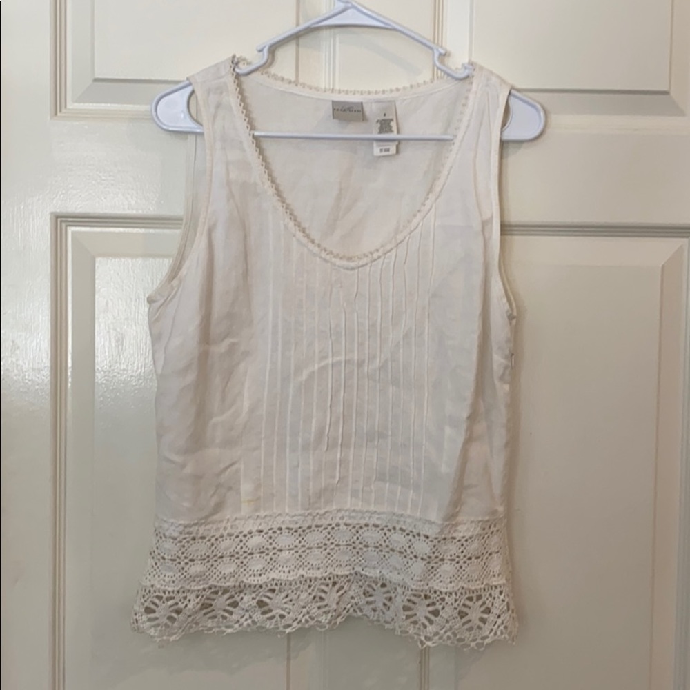 White tank top with lace embroidery